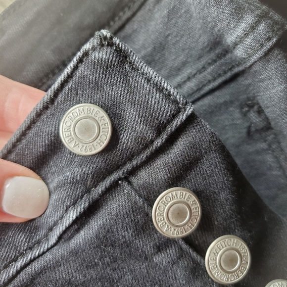 Abercrombie & Fitch Black High Rise Ankle Flare Denim Jeans Size 28 / 6R EUC - Picture 9 of 16